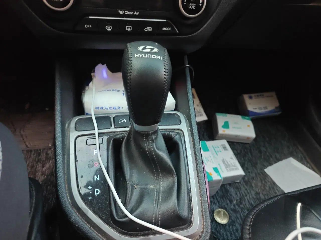 Hyundai ix25 2015 1.6L Automatic Two-Wheel-Drive Deluxe DLX Model — миниатюра 15