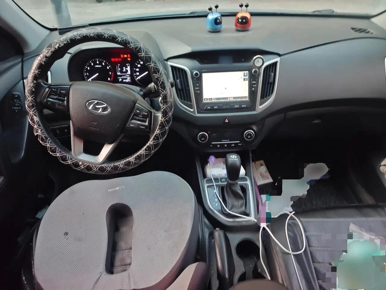 Hyundai ix25 2015 1.6L Automatic Two-Wheel-Drive Deluxe DLX Model — миниатюра 10