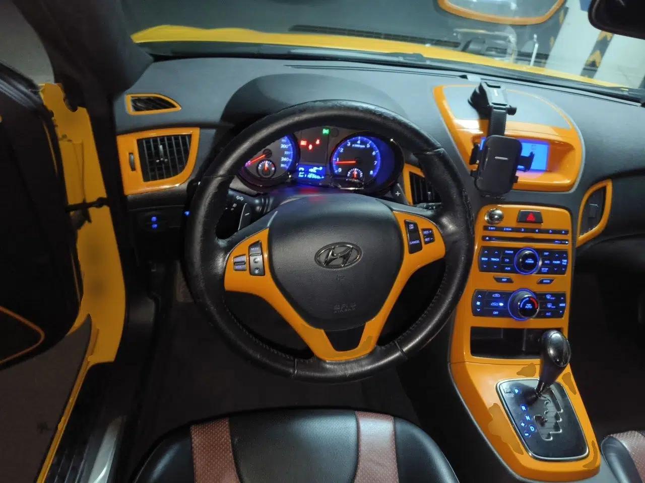 Hyundai Genesis Coupe 2009 2.0T Automatic Deluxe Edition — миниатюра 11