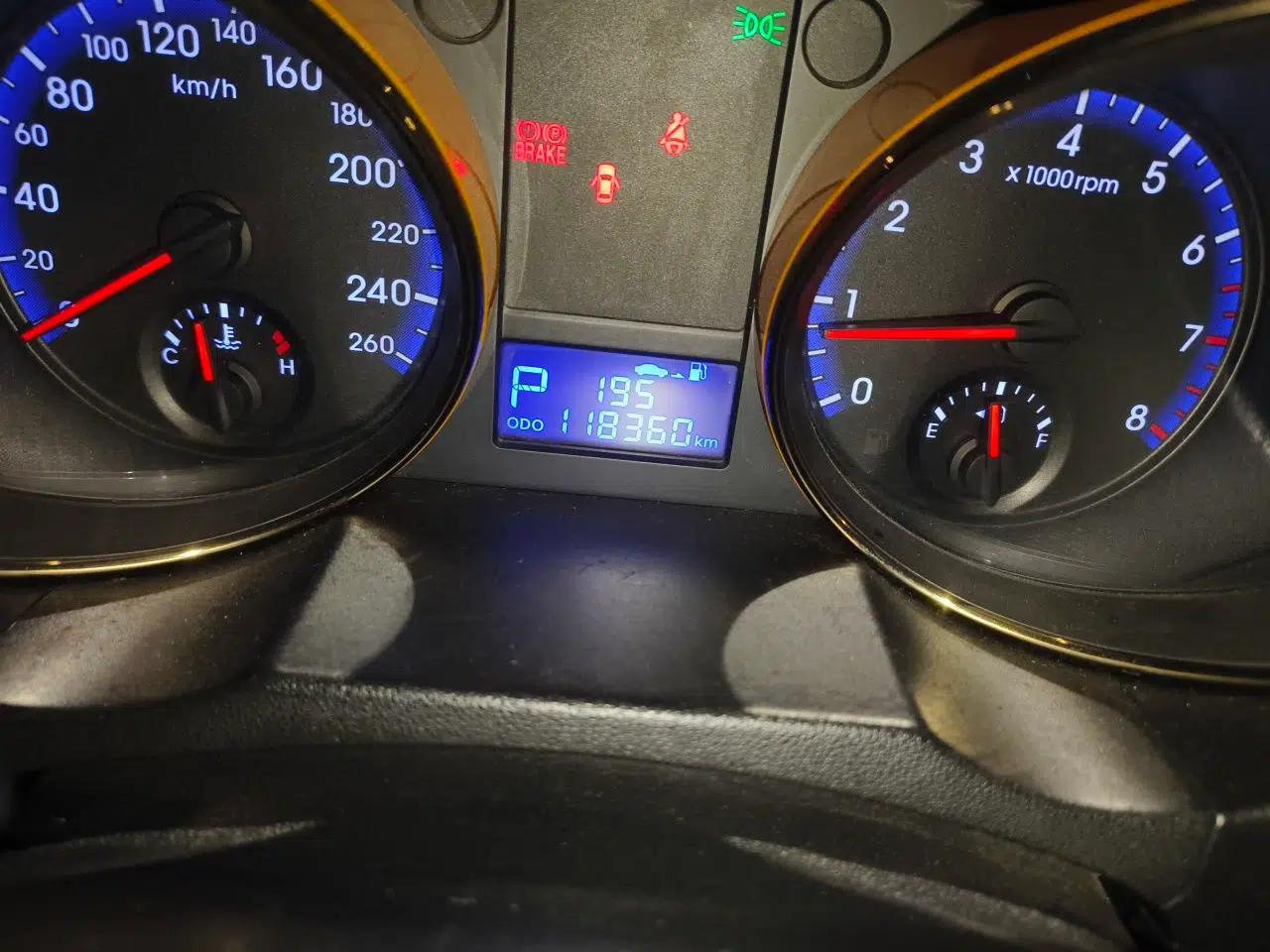 Hyundai Genesis Coupe 2009 2.0T Automatic Deluxe Edition — миниатюра 13