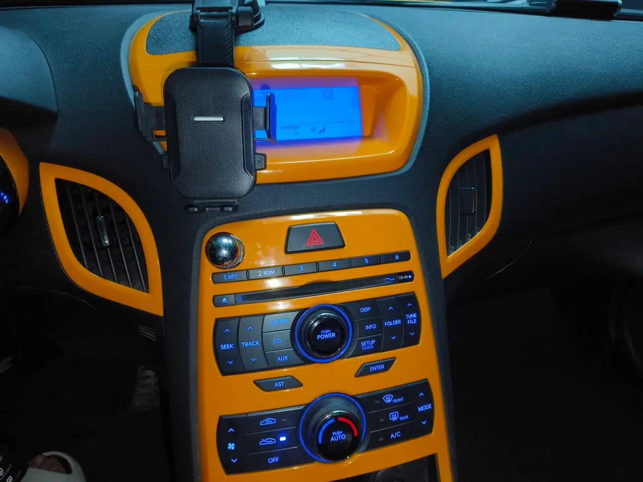 Hyundai Genesis Coupe 2009 2.0T Automatic Deluxe Edition — миниатюра 14