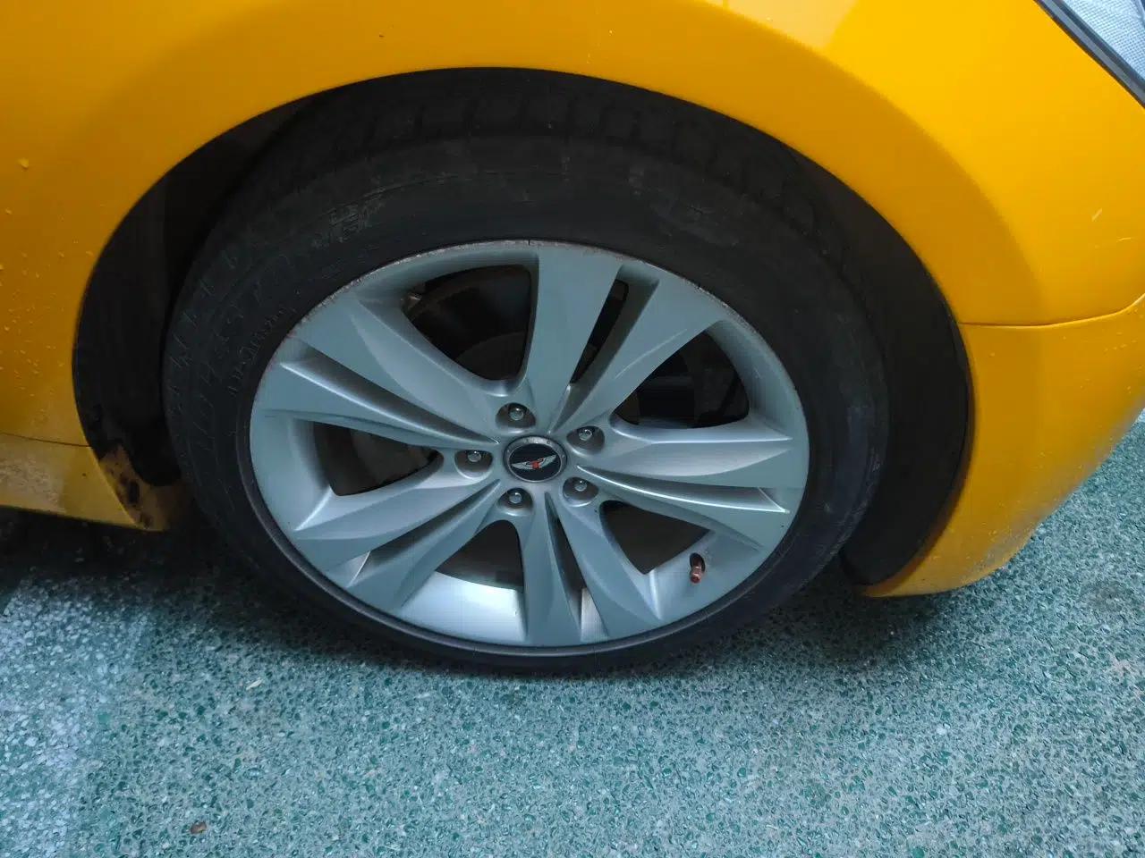 Hyundai Genesis Coupe 2009 2.0T Automatic Deluxe Edition — миниатюра 8