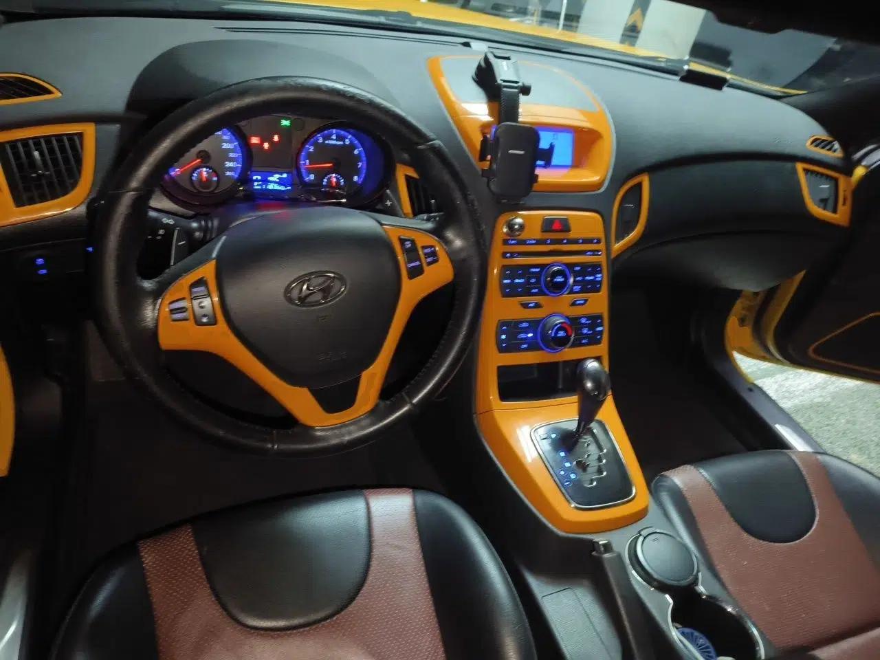 Hyundai Genesis Coupe 2009 2.0T Automatic Deluxe Edition — миниатюра 10