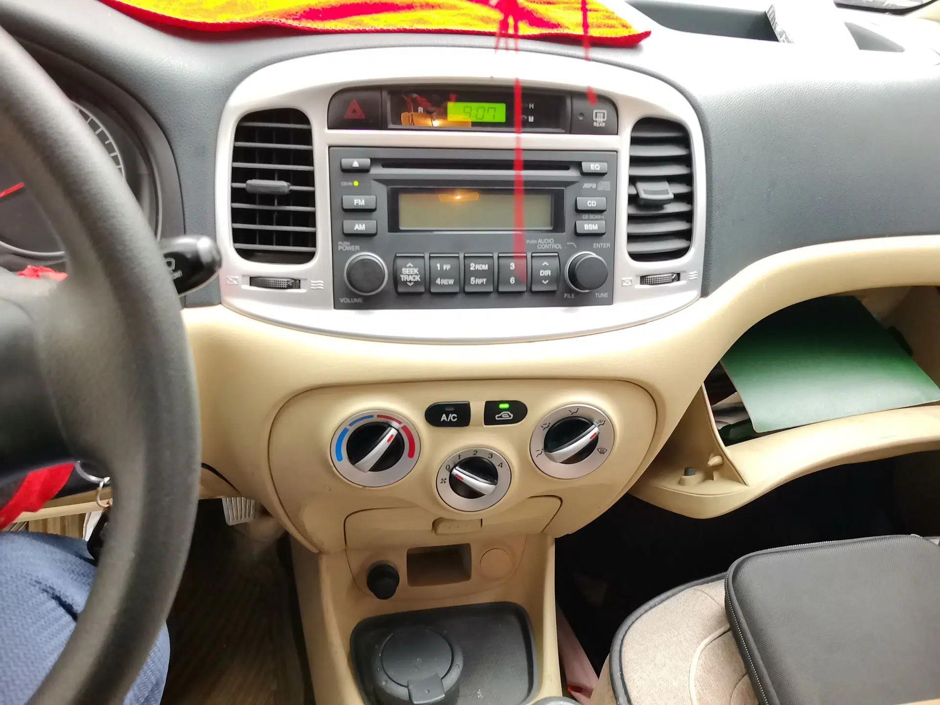 Hyundai Accent 2011 1.4 Manual Comfort Version — миниатюра 14