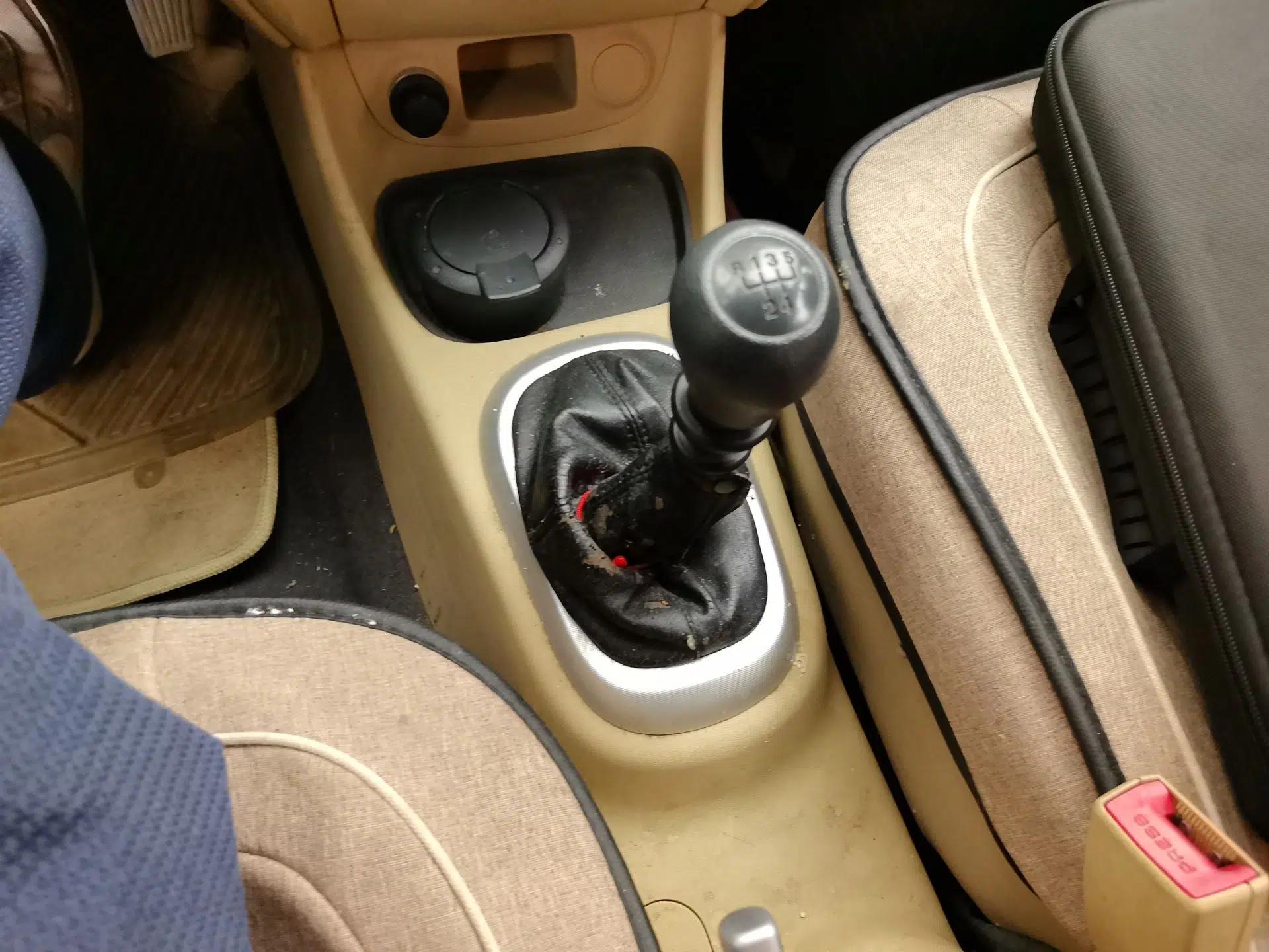 Hyundai Accent 2011 1.4 Manual Comfort Version — миниатюра 15