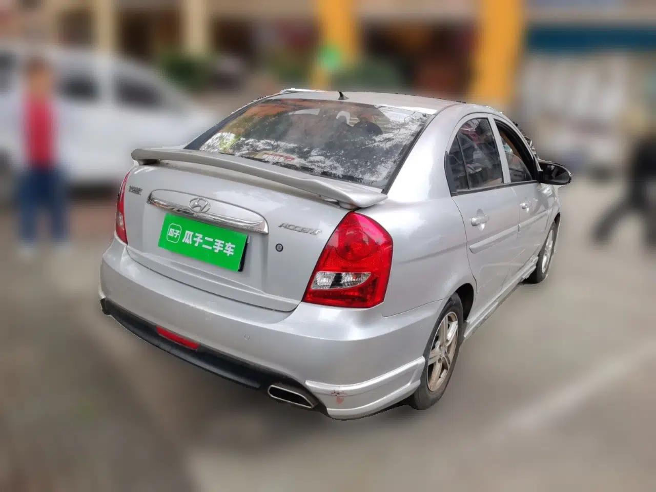 Hyundai Accent 2011 1.4 Manual Comfort Version — миниатюра 6