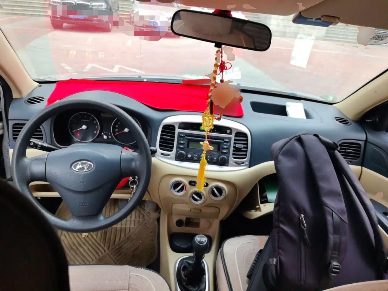 Hyundai Accent 2011 1.4 Manual Comfort Version — миниатюра 10