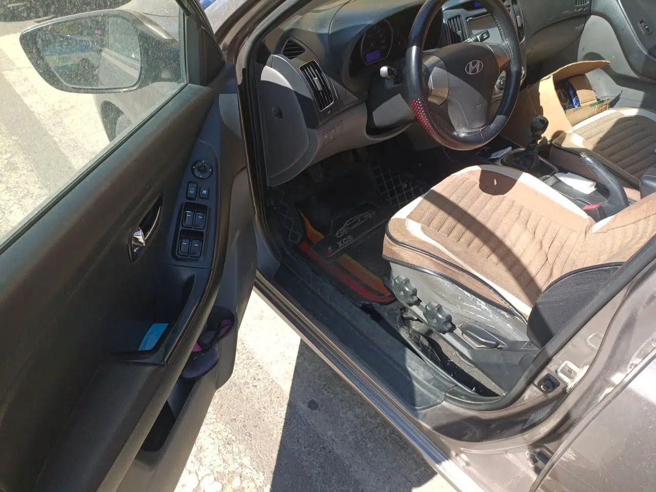 Hyundai Celesta 2011 1.6L Manual Luxury Model — миниатюра 17