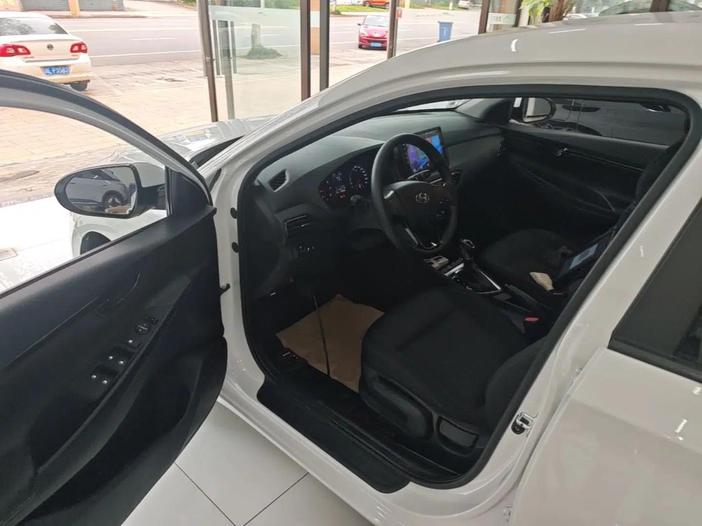 Hyundai Celesta 2020 1.6L Automatic GL Enjoyable Edition — миниатюра 19