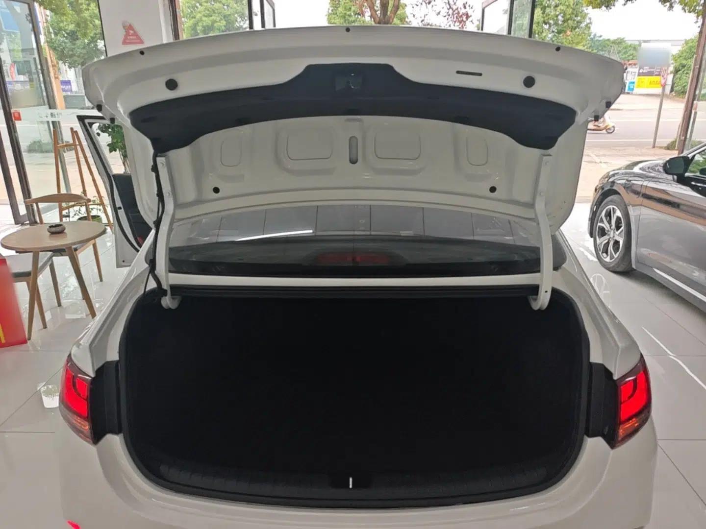Hyundai Celesta 2020 1.6L Automatic GL Enjoyable Edition — миниатюра 22