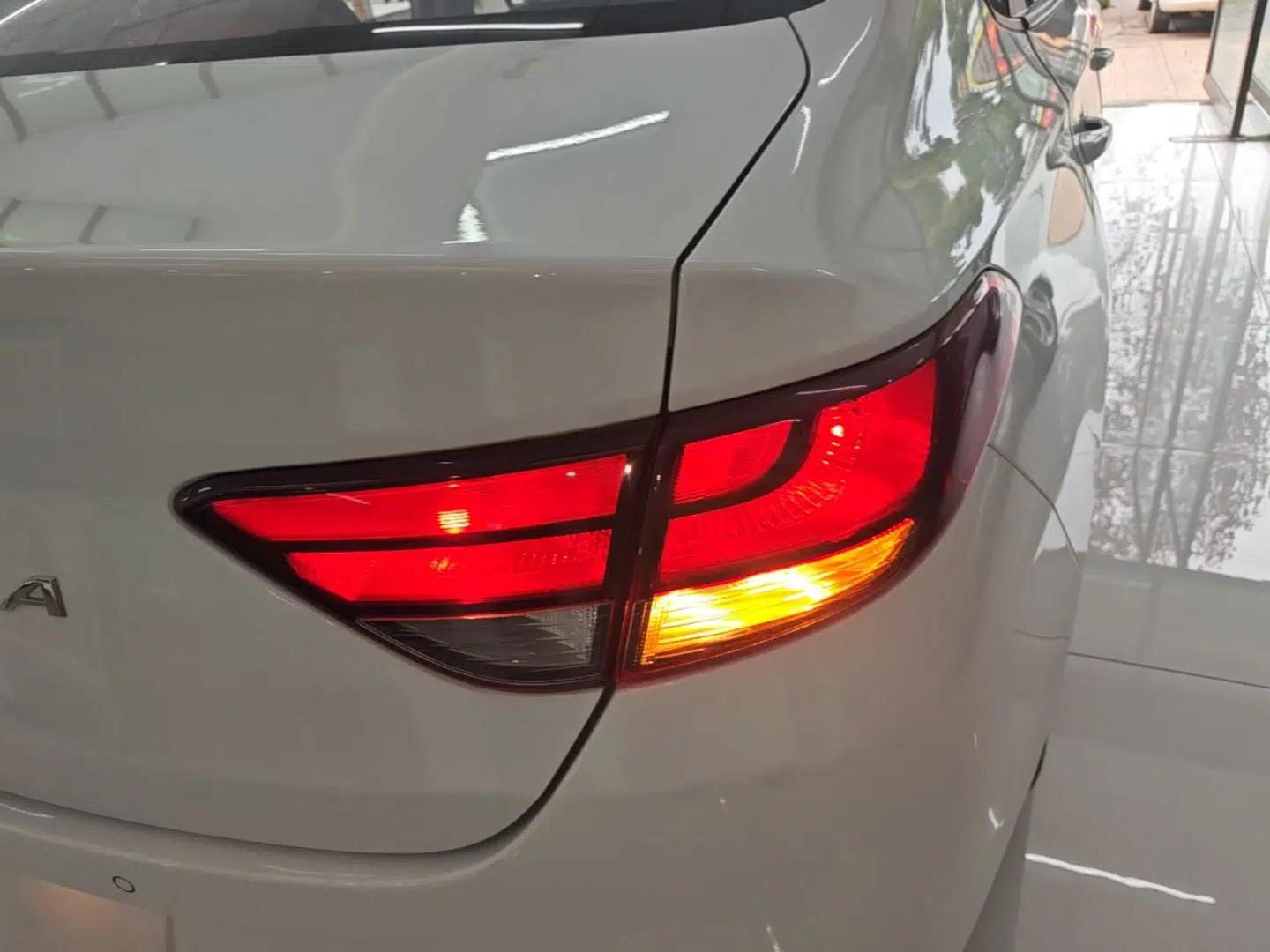 Hyundai Celesta 2020 1.6L Automatic GL Enjoyable Edition — миниатюра 7