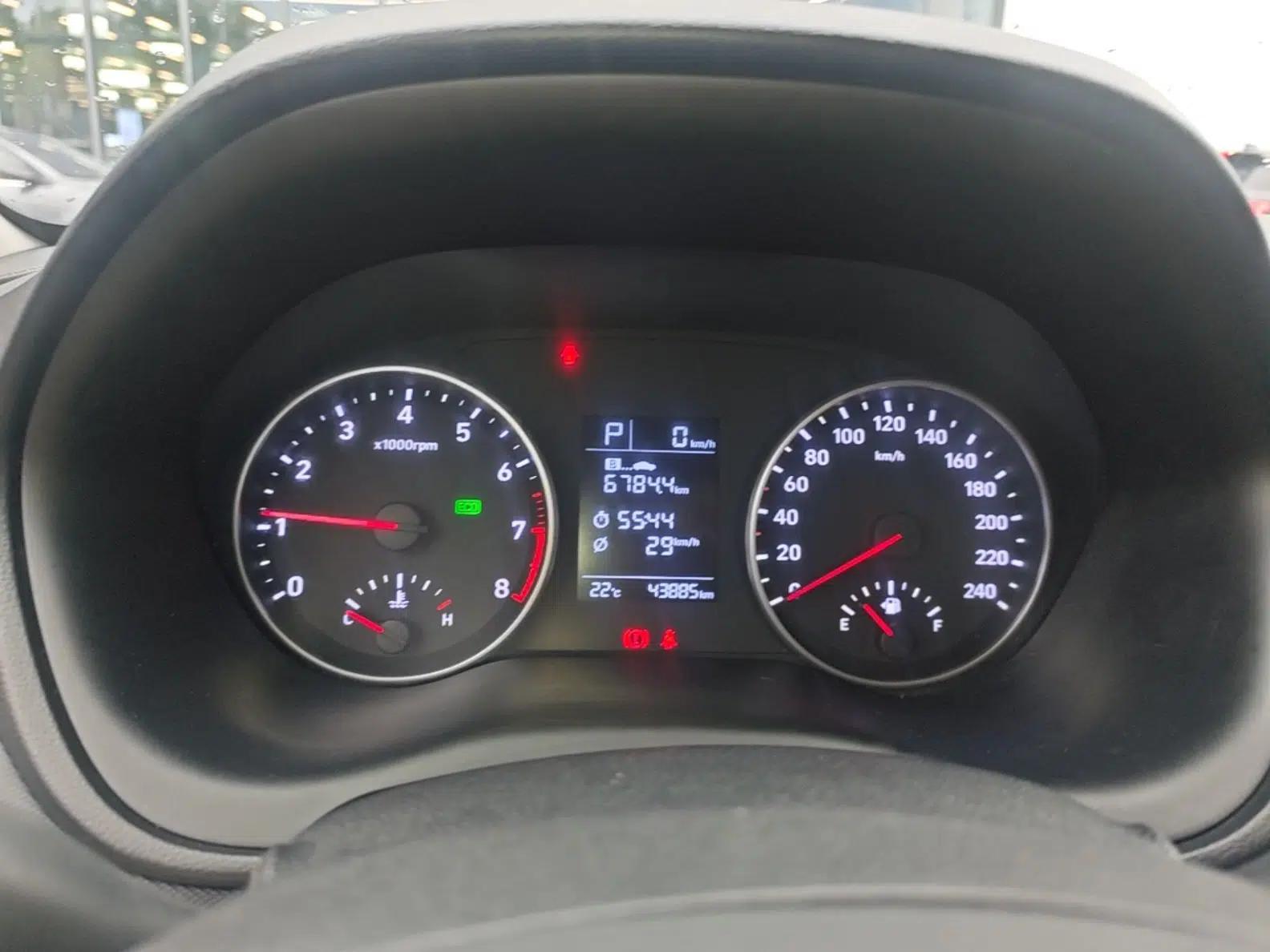 Hyundai Celesta 2020 1.6L Automatic GL Enjoyable Edition — миниатюра 15