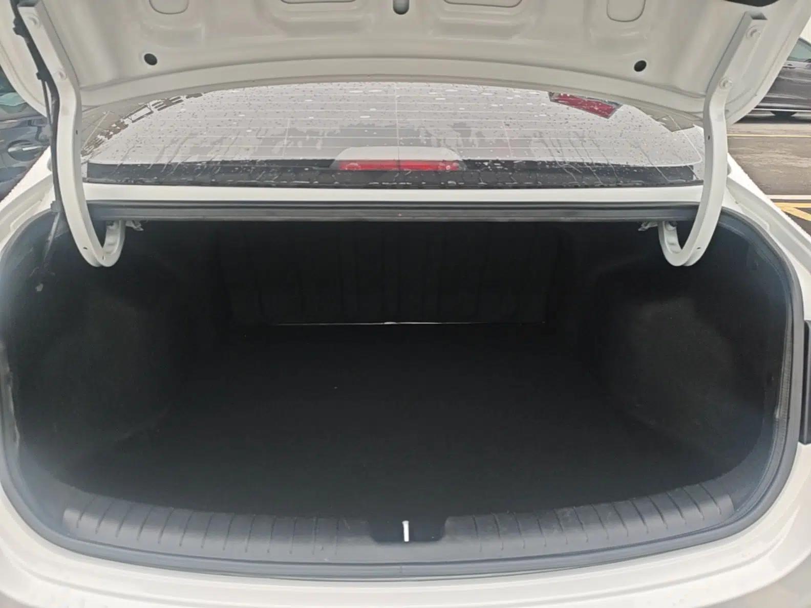 Hyundai Celesta 2020 1.6L Automatic GL Enjoyable Edition — миниатюра 22