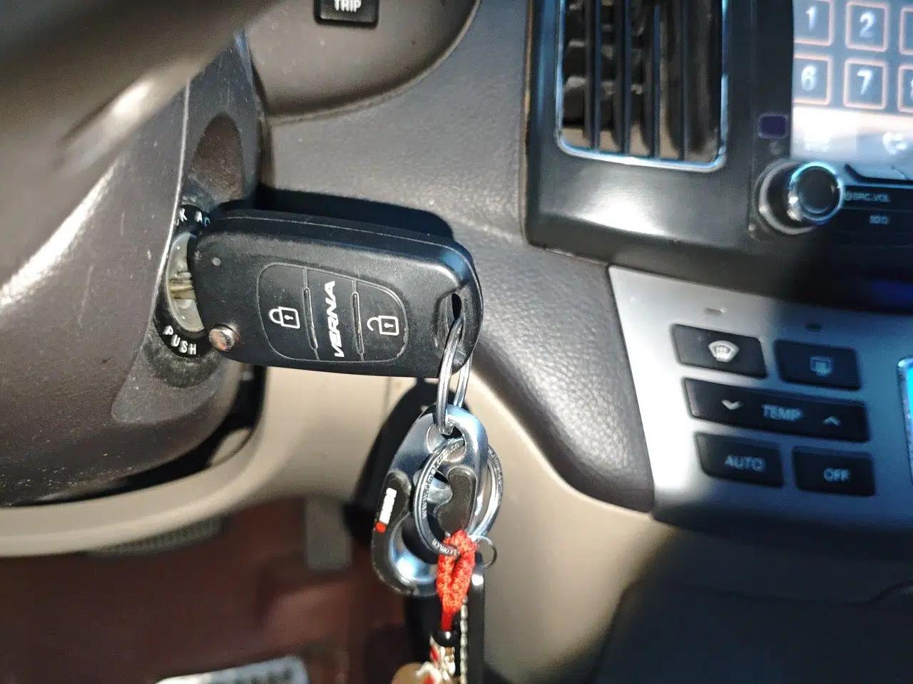 Hyundai Celesta 2011 1.6L Automatic Luxury Version — миниатюра 9