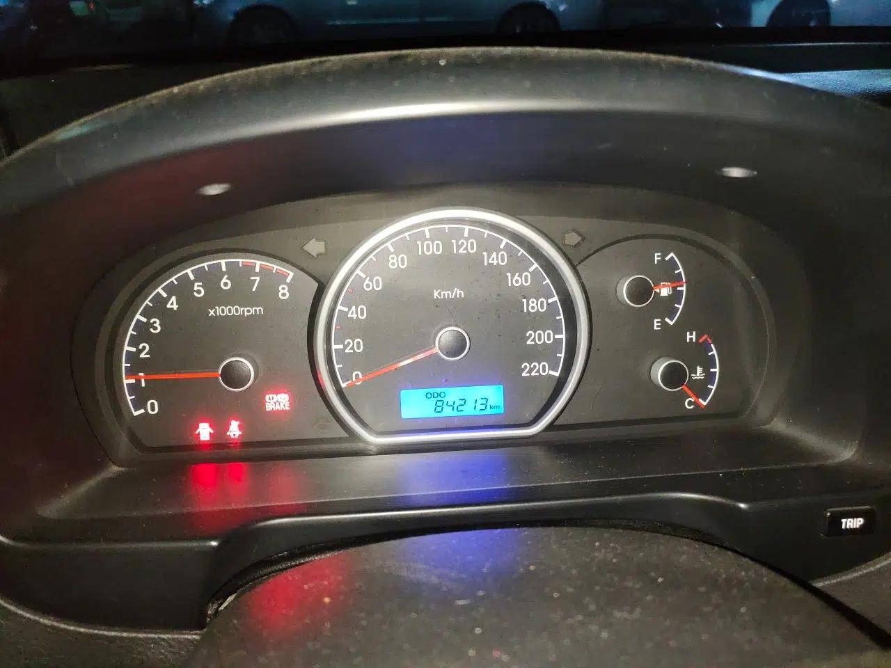 Hyundai Celesta 2011 1.6L Manual Comfort Edition — миниатюра 12
