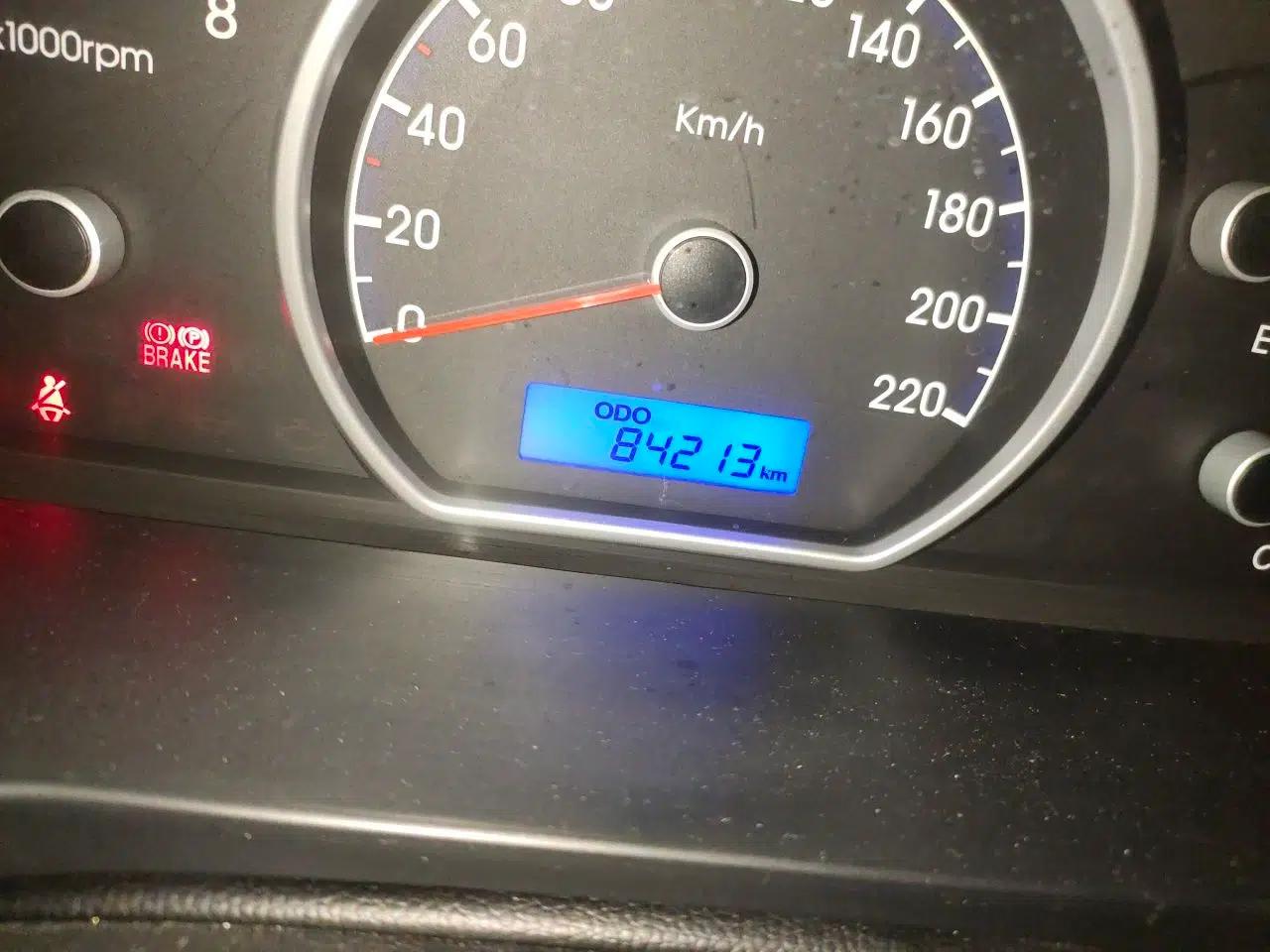 Hyundai Celesta 2011 1.6L Manual Comfort Edition — миниатюра 13