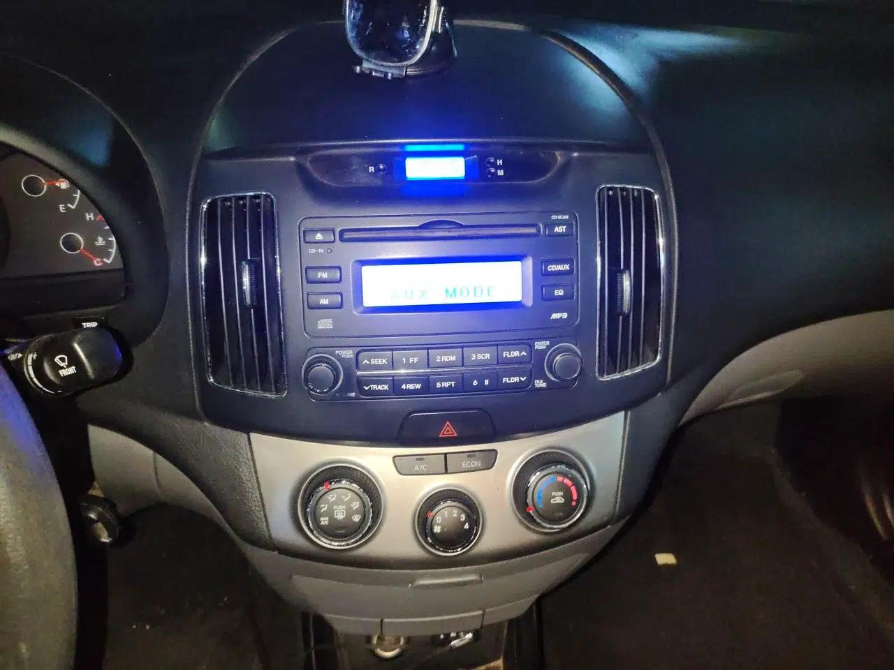 Hyundai Celesta 2011 1.6L Manual Comfort Edition — миниатюра 14