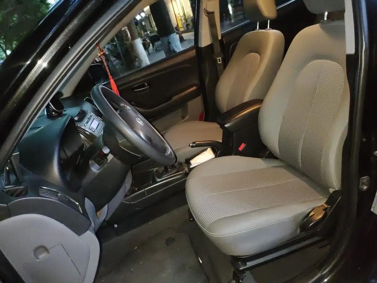 Hyundai Celesta 2011 1.6L Manual Comfort Edition — миниатюра 16