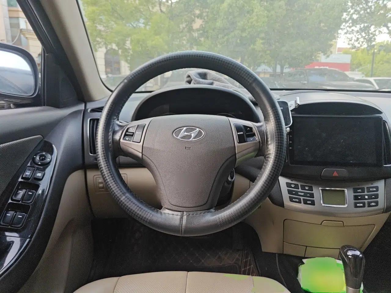 Hyundai Celesta 2011 1.6L Automatic Top-Tier Version — миниатюра 11