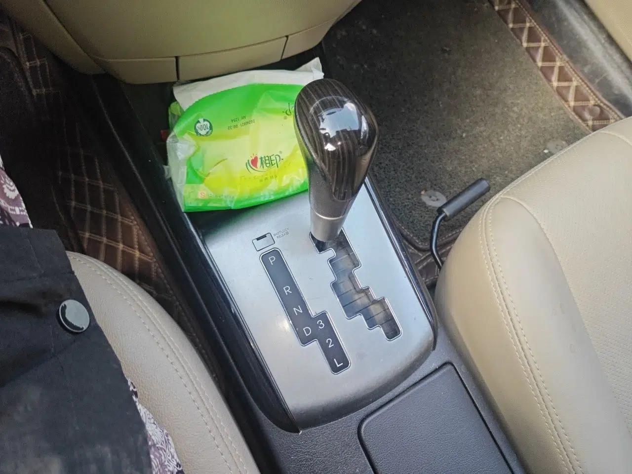 Hyundai Celesta 2011 1.6L Automatic Top-Tier Version — миниатюра 15