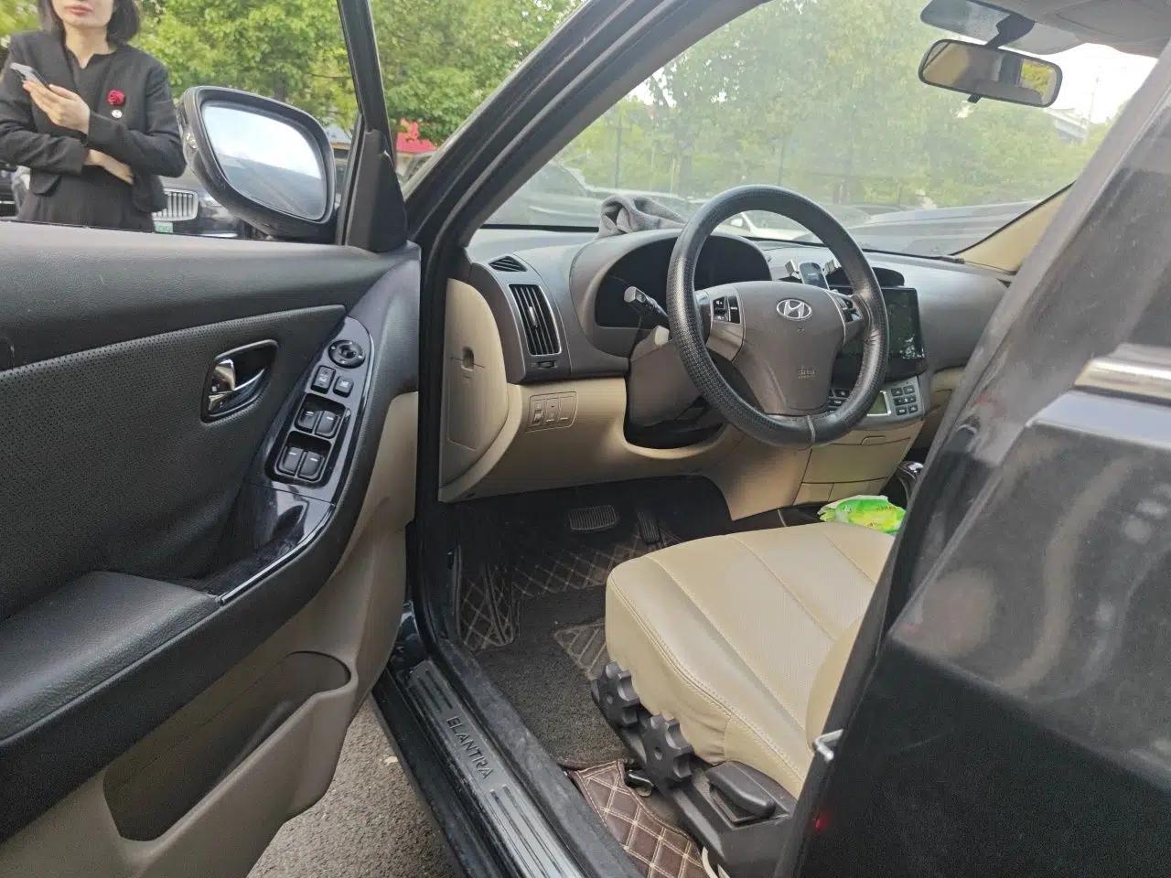 Hyundai Celesta 2011 1.6L Automatic Top-Tier Version — миниатюра 17