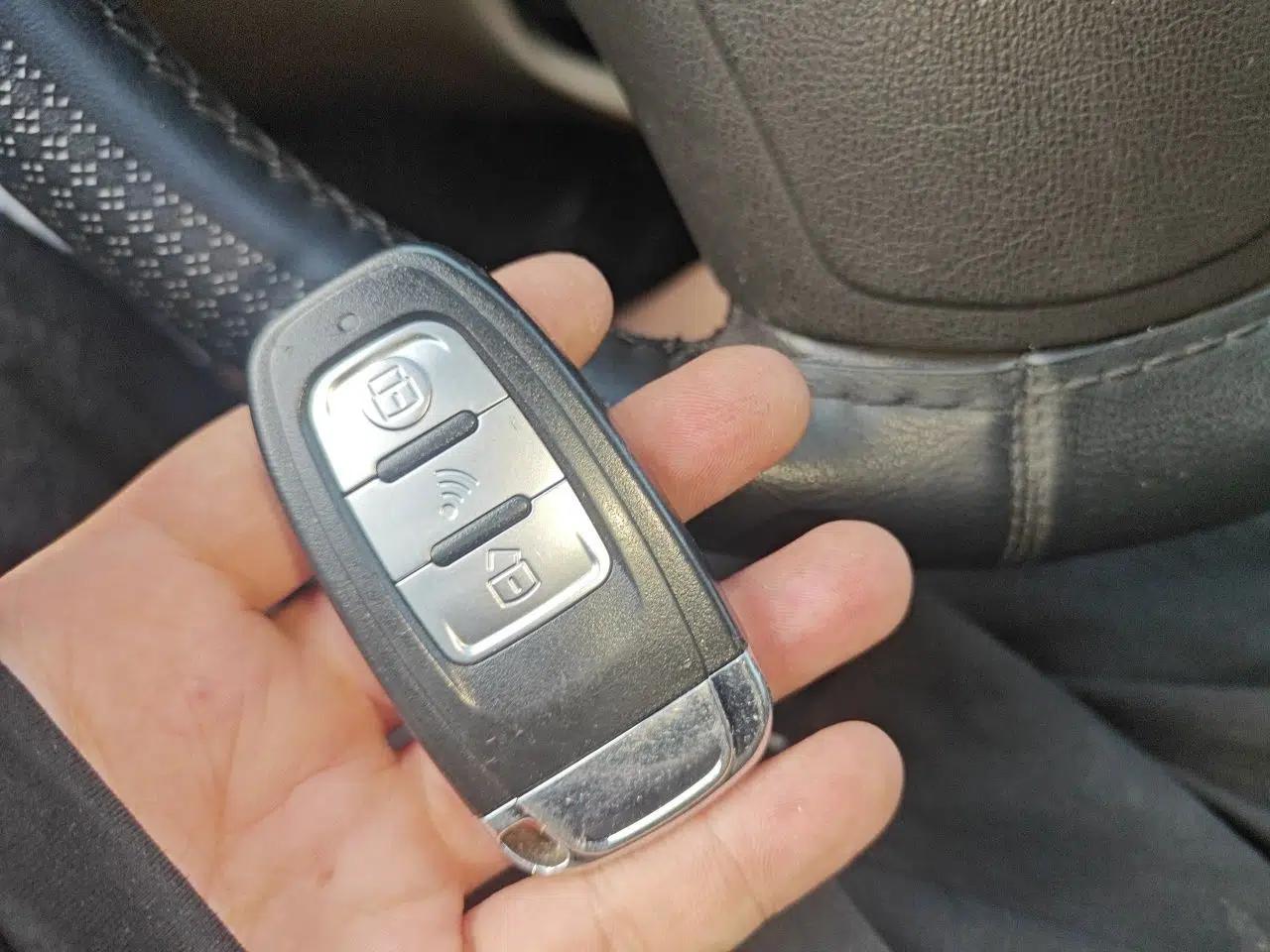 Hyundai Celesta 2011 1.6L Automatic Top-Tier Version — миниатюра 9