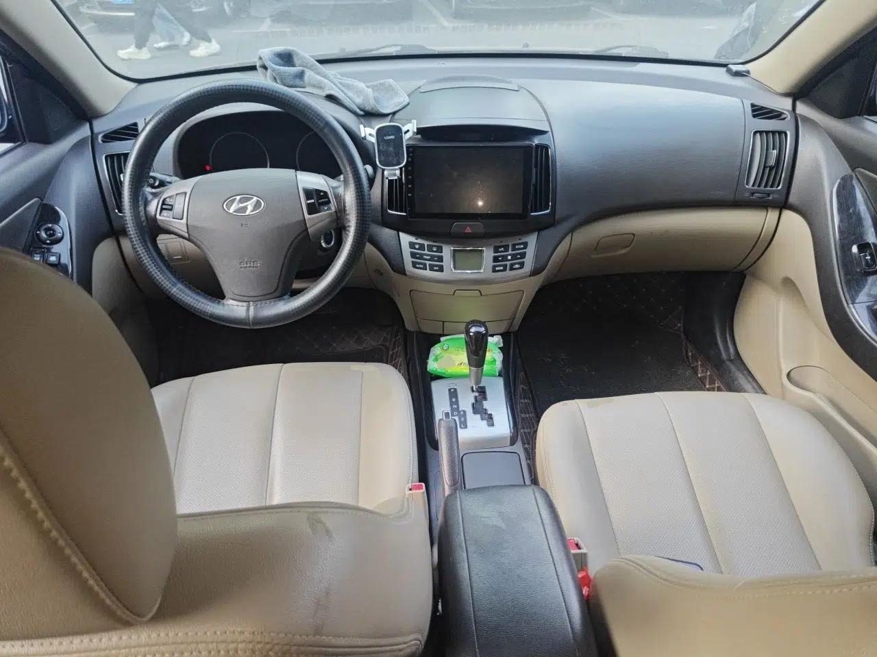 Hyundai Celesta 2011 1.6L Automatic Top-Tier Version — миниатюра 10