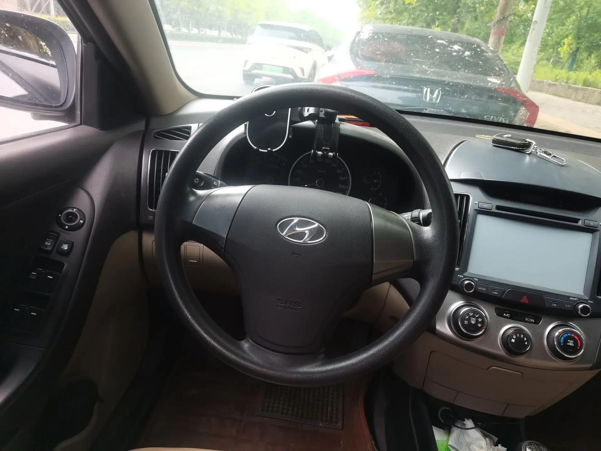 Hyundai Celesta 2011 1.6L Manual Comfort Edition — миниатюра 11