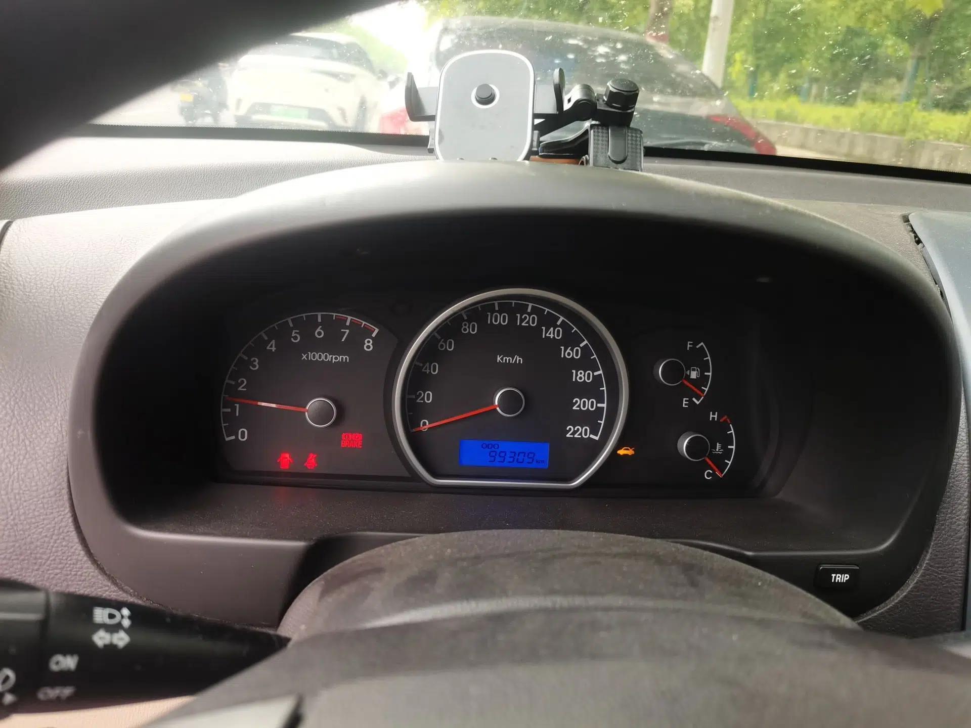 Hyundai Celesta 2011 1.6L Manual Comfort Edition — миниатюра 12