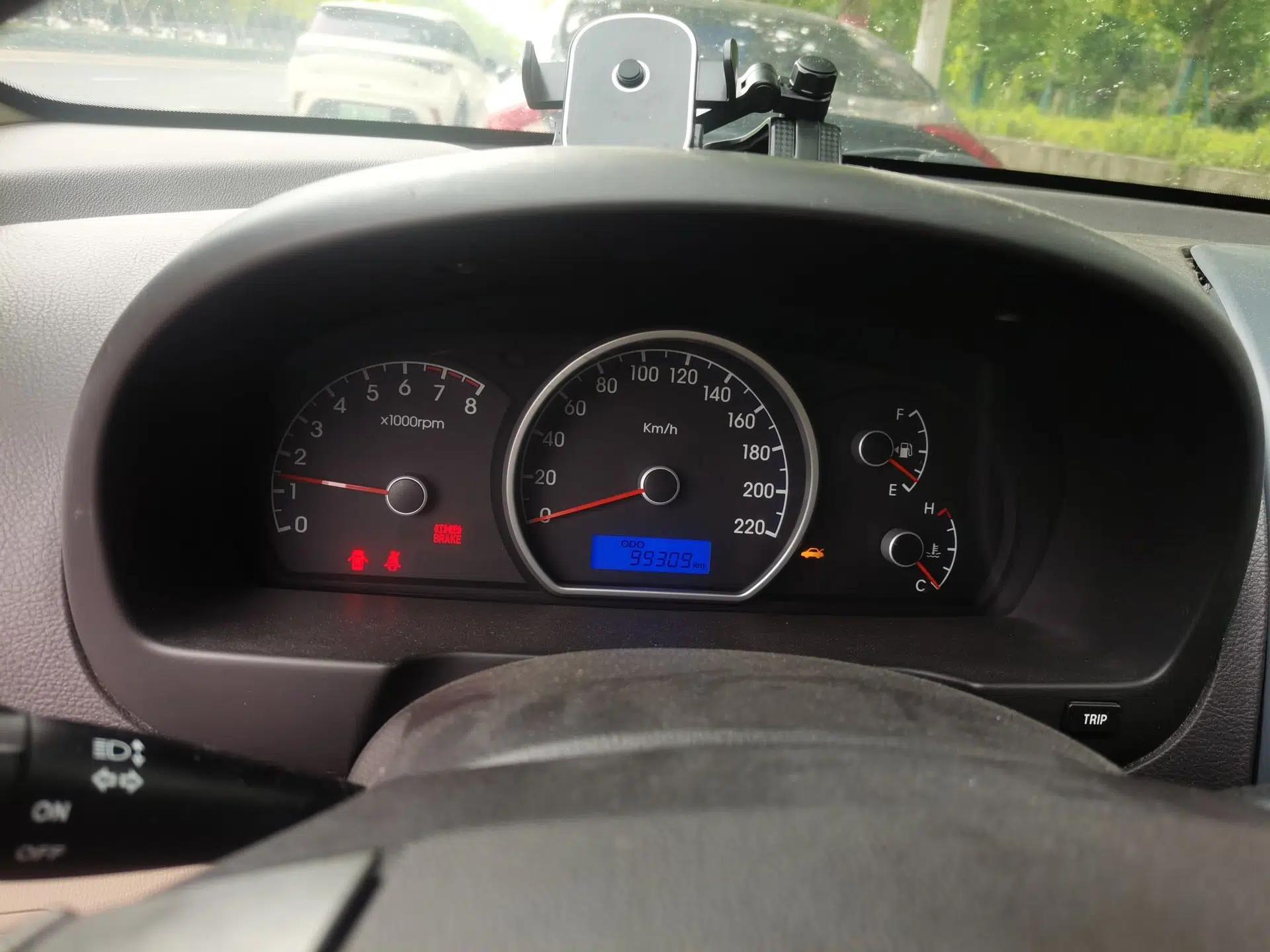 Hyundai Celesta 2011 1.6L Manual Comfort Edition — миниатюра 13