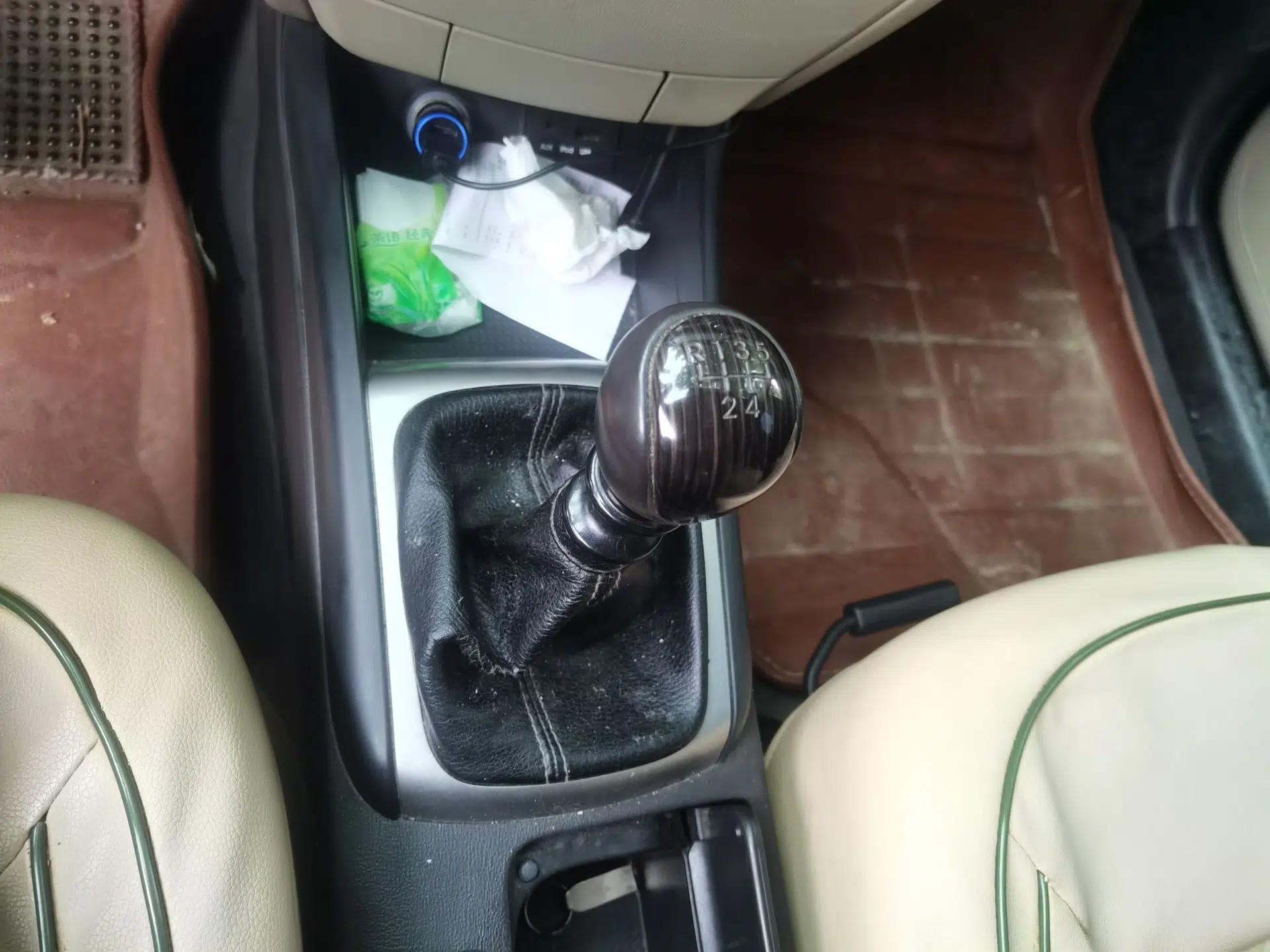 Hyundai Celesta 2011 1.6L Manual Comfort Edition — миниатюра 15