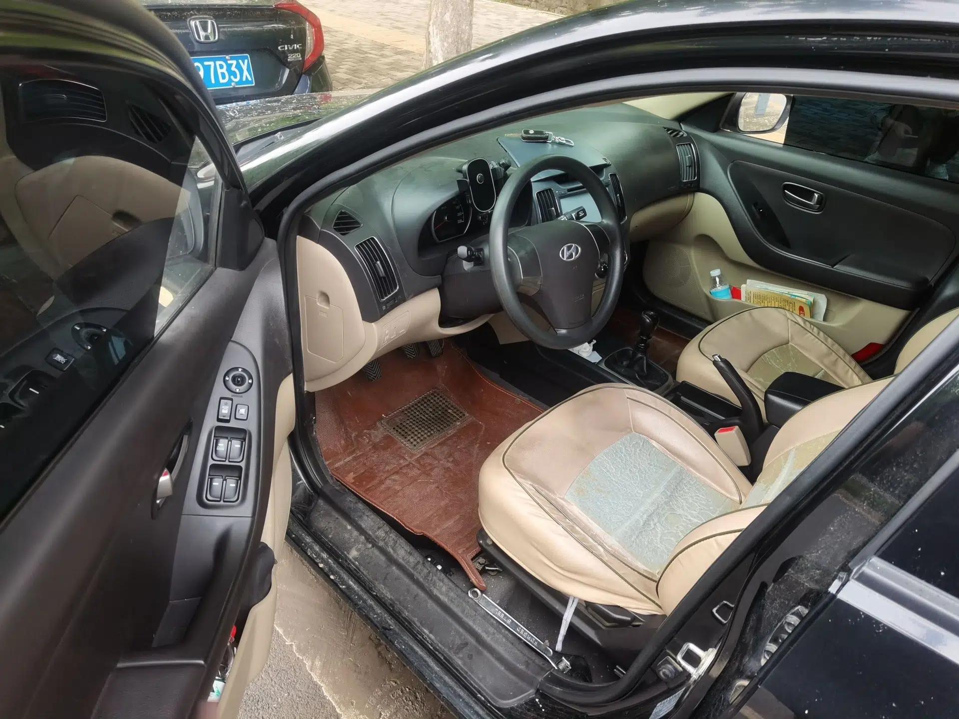 Hyundai Celesta 2011 1.6L Manual Comfort Edition — миниатюра 17