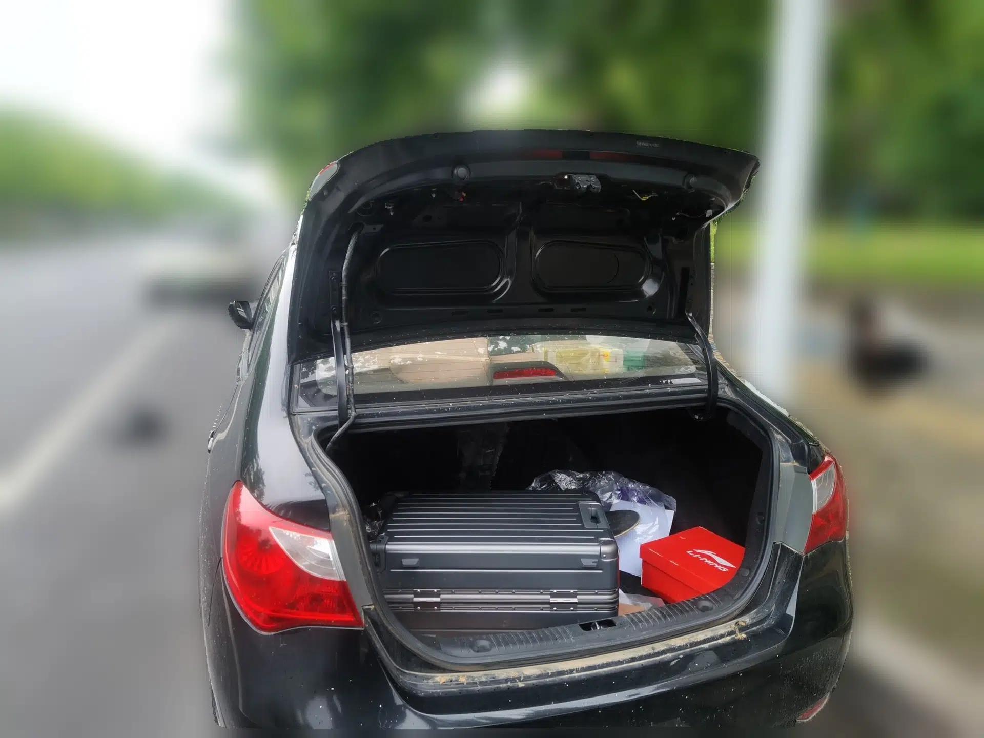 Hyundai Celesta 2011 1.6L Manual Comfort Edition — миниатюра 20