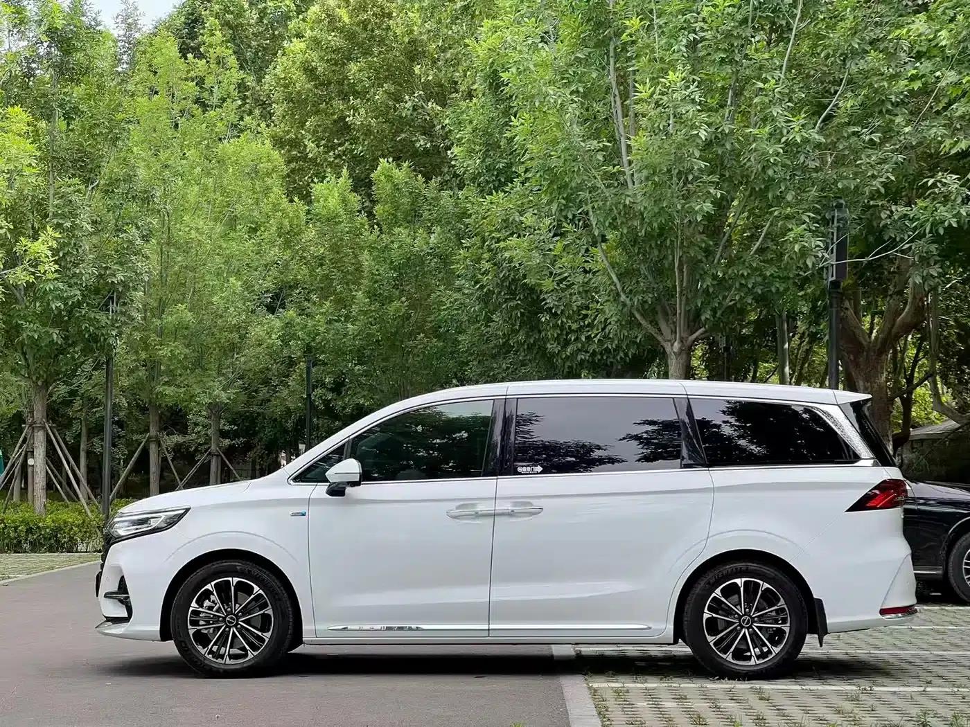Roewe iMAX8 2022 400TGI Premium Edition — миниатюра 3