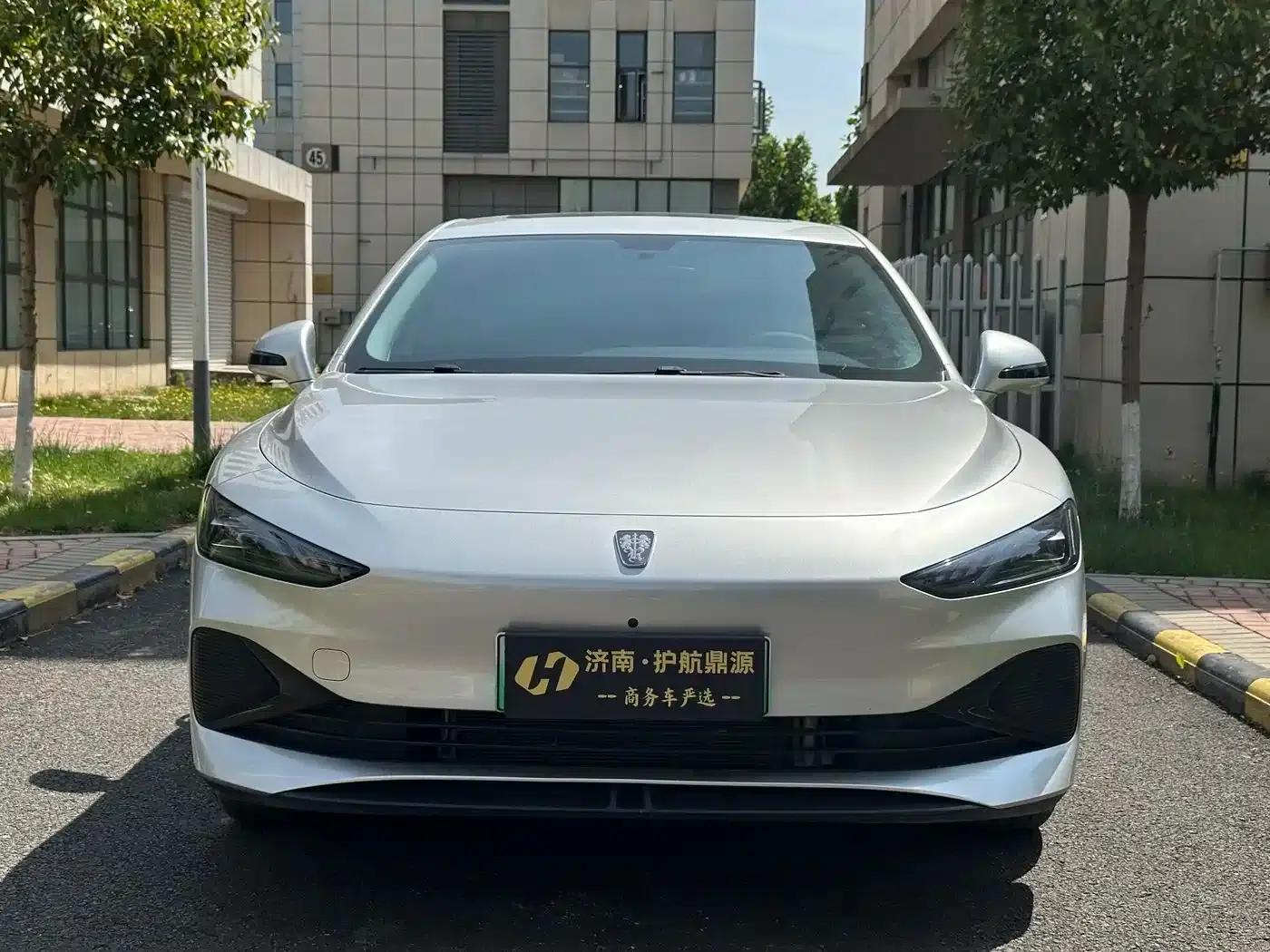 Roewe D7 2025 DMH 125km World Champion Edition — миниатюра 2