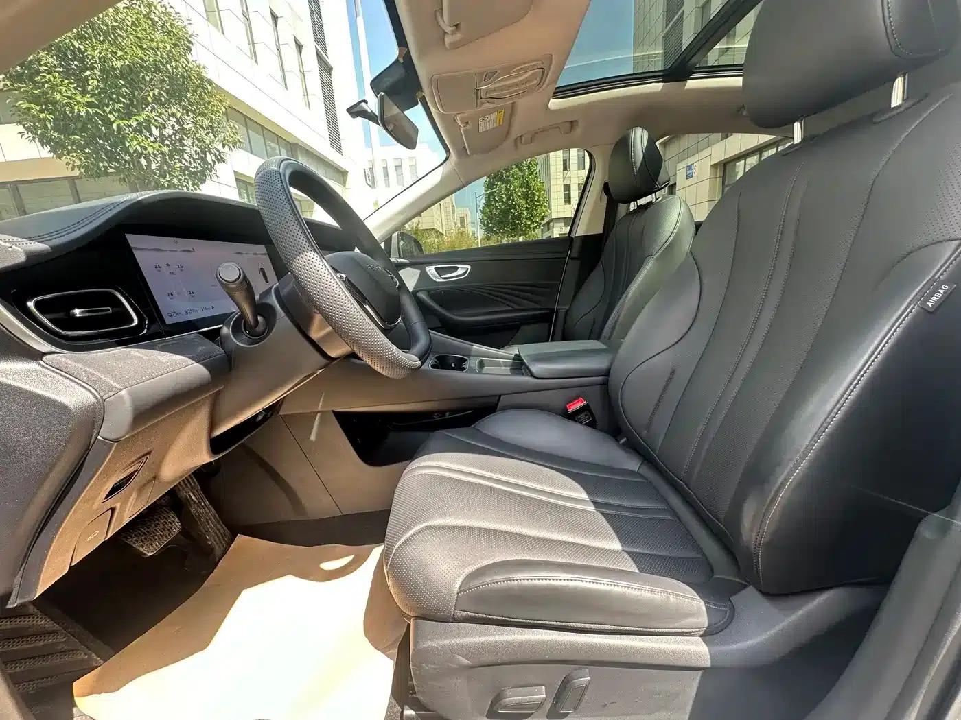 Roewe D7 2025 DMH 125km World Champion Edition — миниатюра 13