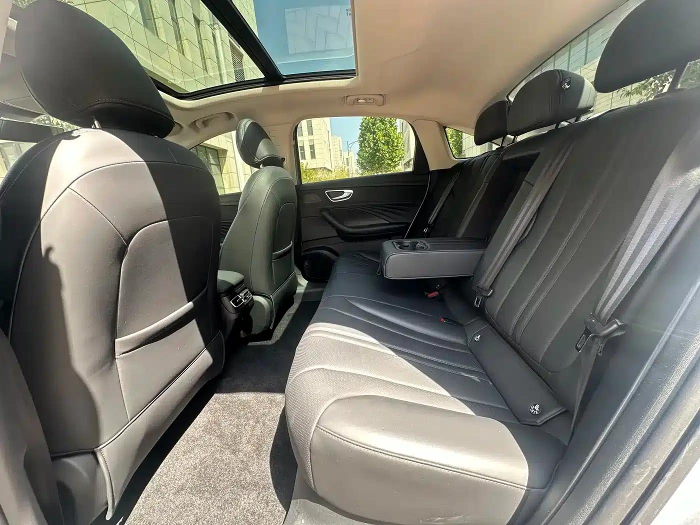 Roewe D7 2025 DMH 125km World Champion Edition — миниатюра 15