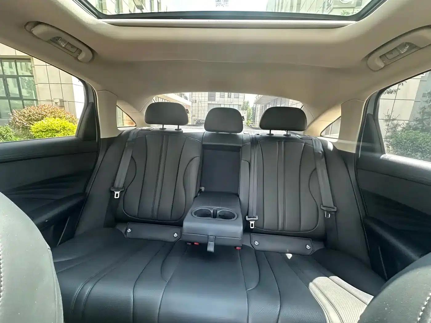 Roewe D7 2025 DMH 125km World Champion Edition — миниатюра 16