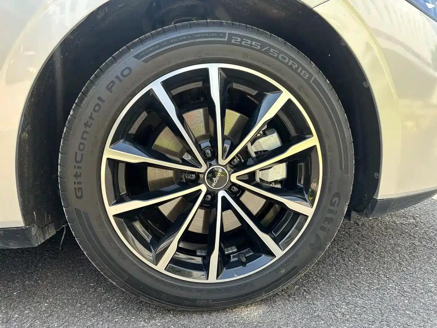 Roewe D7 2025 DMH 125km World Champion Edition — миниатюра 19