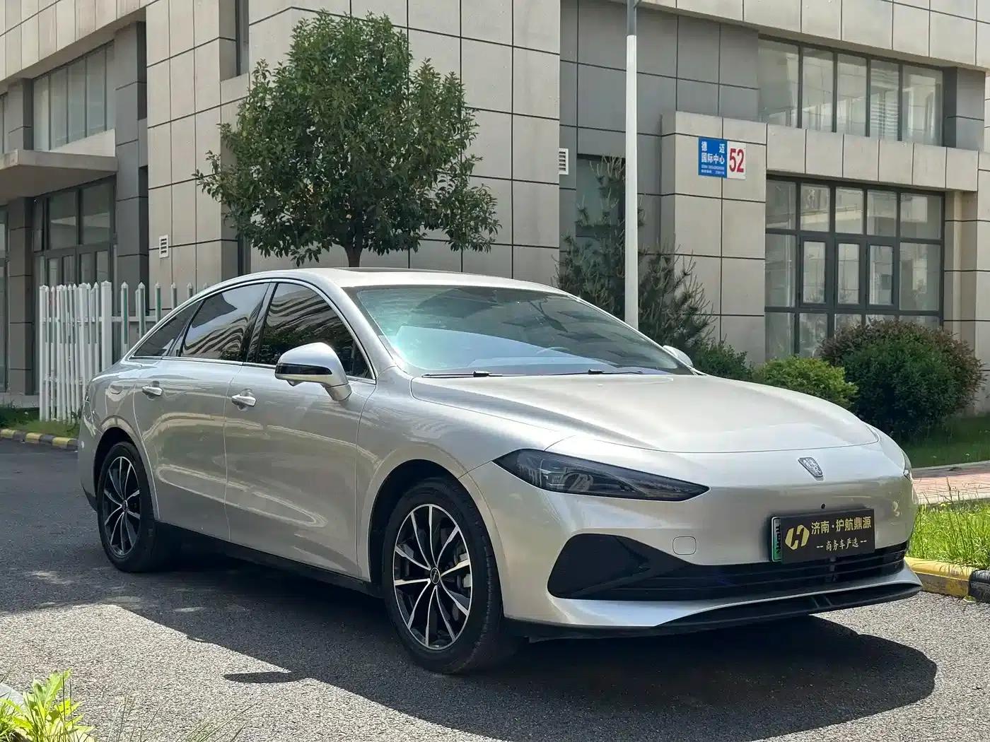 Roewe D7 2025 DMH 125km World Champion Edition — миниатюра 3