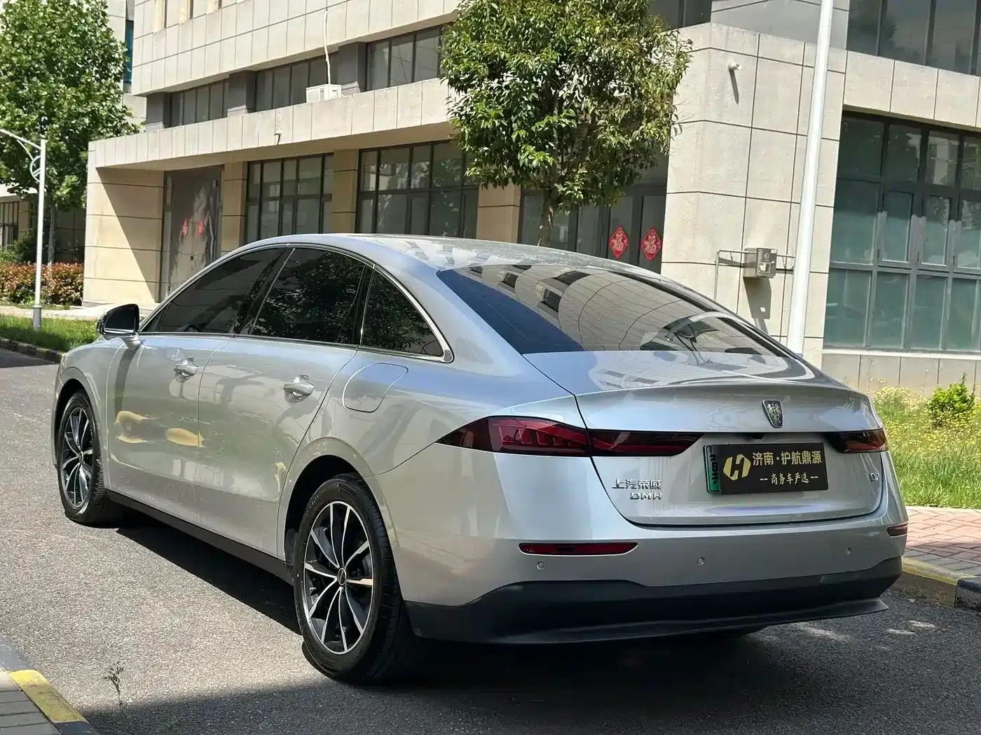 Roewe D7 2025 DMH 125km World Champion Edition — миниатюра 6