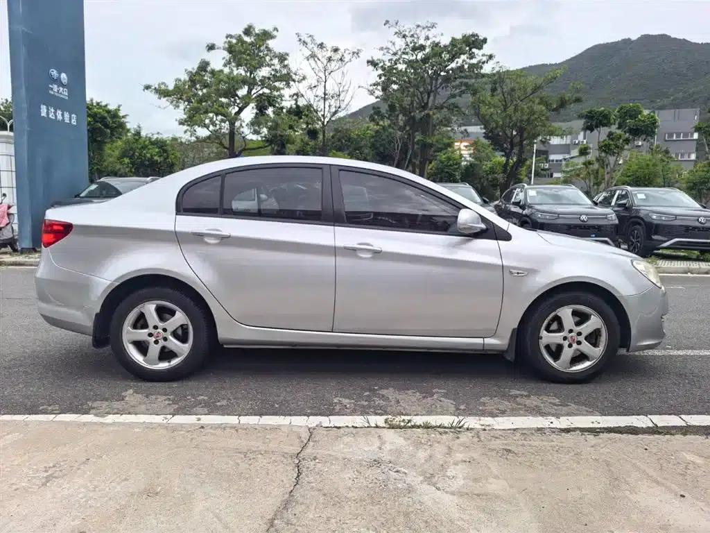 Roewe 350 2012 1.5L Automatic Smart Value Edition — миниатюра 10