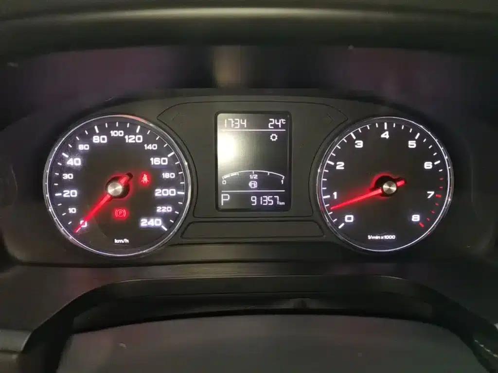 Roewe i6 Classic 2019 PLUS 1.6L CVT 4G Connected Luxury Edition — миниатюра 12