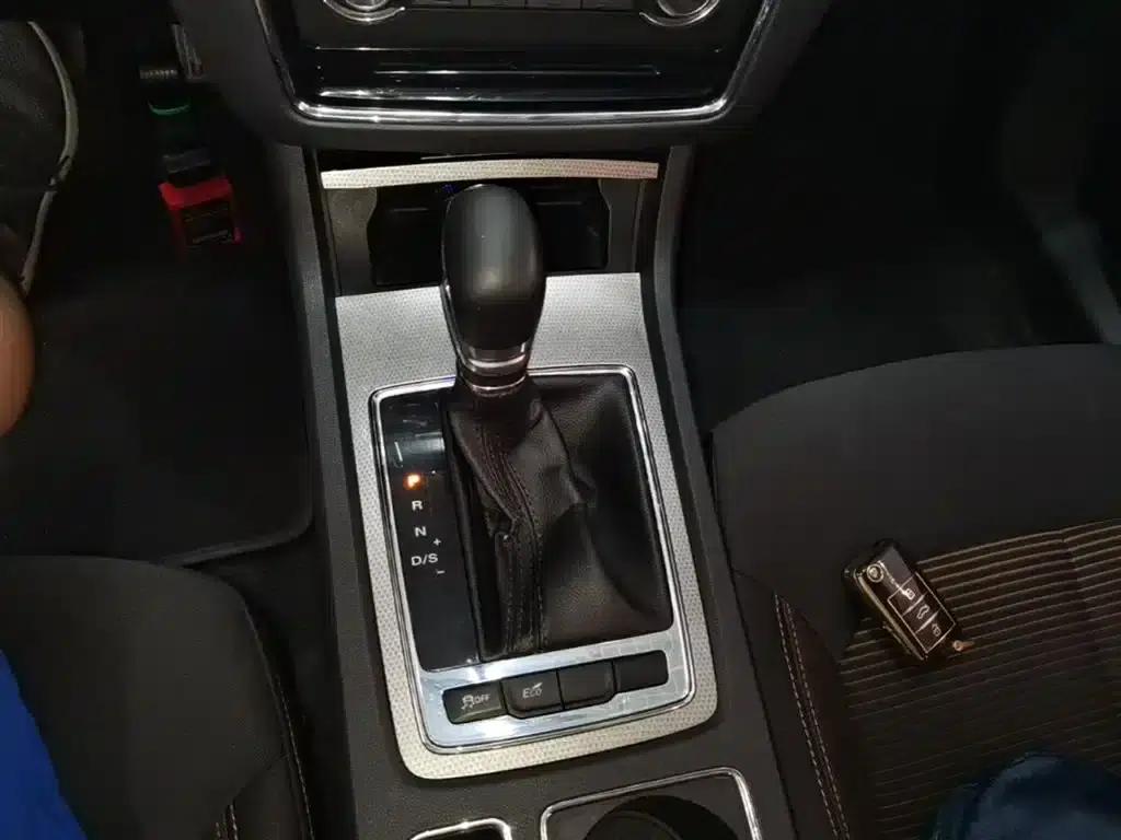 Roewe i6 Classic 2019 PLUS 1.6L CVT 4G Connected Luxury Edition — миниатюра 14