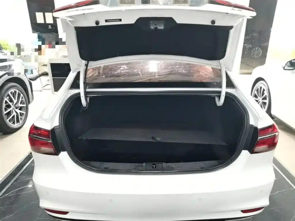 Roewe i6 Classic 2019 PLUS 1.6L CVT 4G Connected Luxury Edition — миниатюра 19