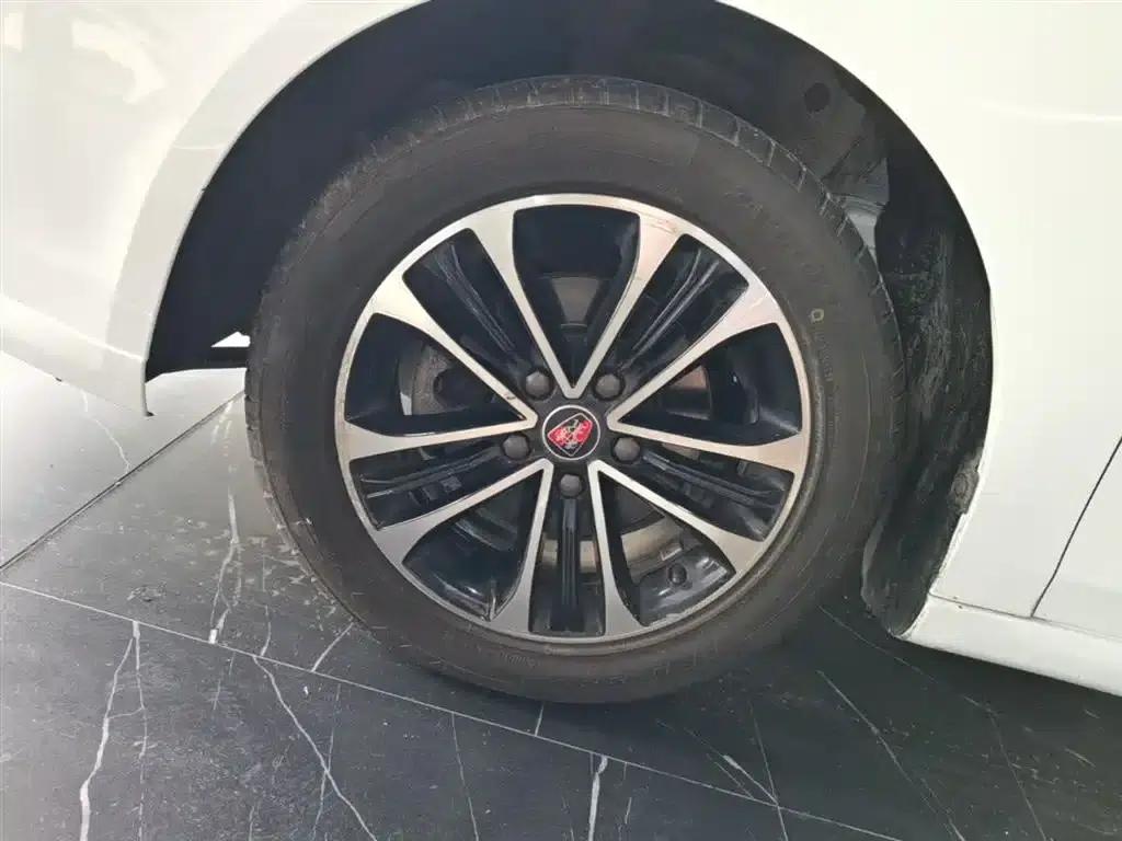 Roewe i6 Classic 2019 PLUS 1.6L CVT 4G Connected Luxury Edition — миниатюра 23