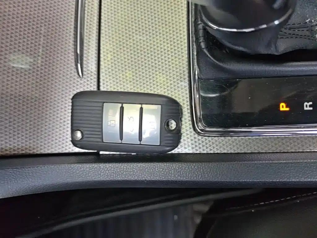 Roewe i6 Classic 2020 PLUS 1.6L CVT 4G Connected Glory Holographic Edition — миниатюра 9
