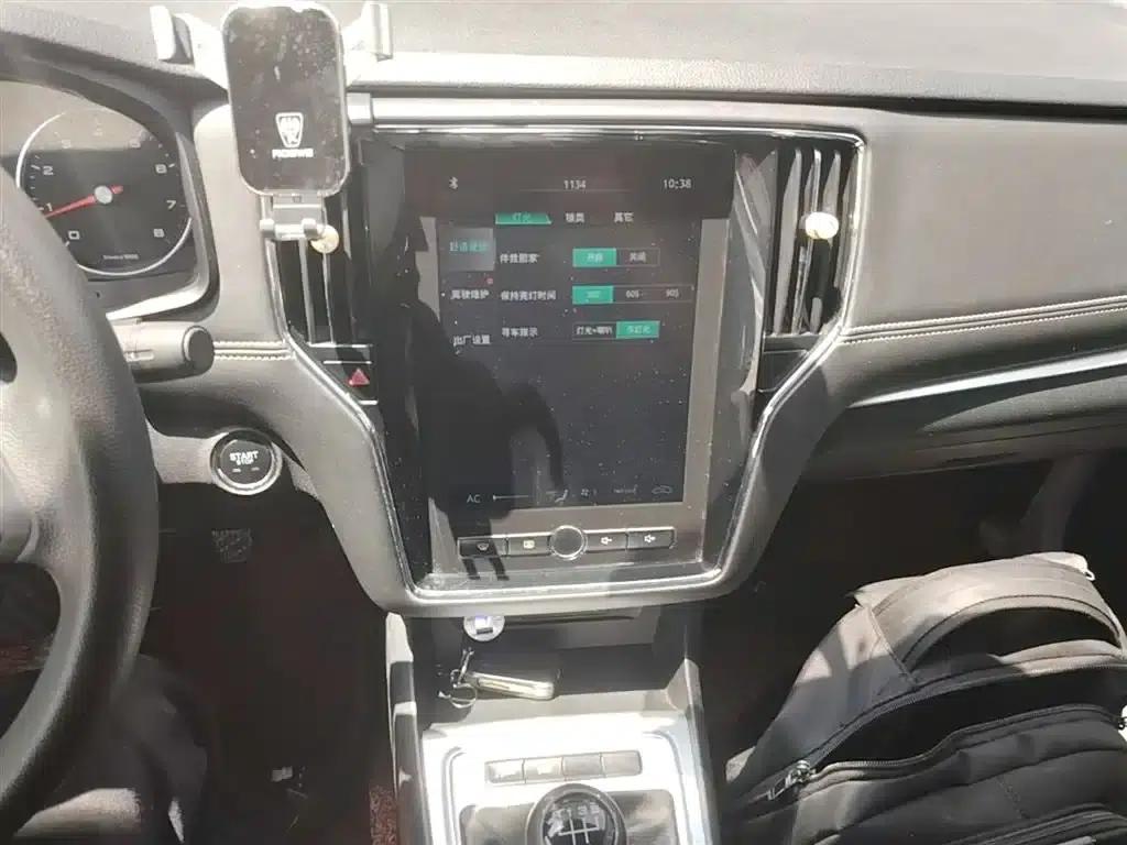 Roewe i6 Classic 2020 PLUS 1.6L Manual 4G Connected Glory Flagship Edition — миниатюра 13