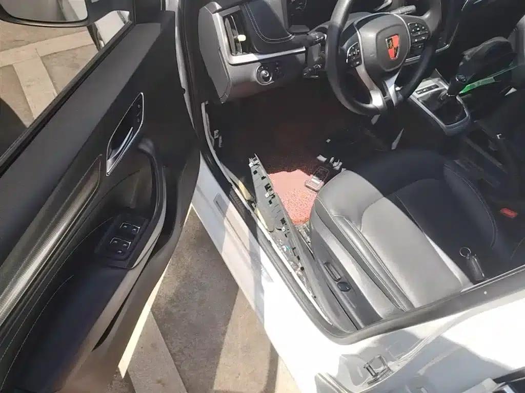 Roewe i6 Classic 2020 PLUS 1.6L Manual 4G Connected Glory Flagship Edition — миниатюра 16