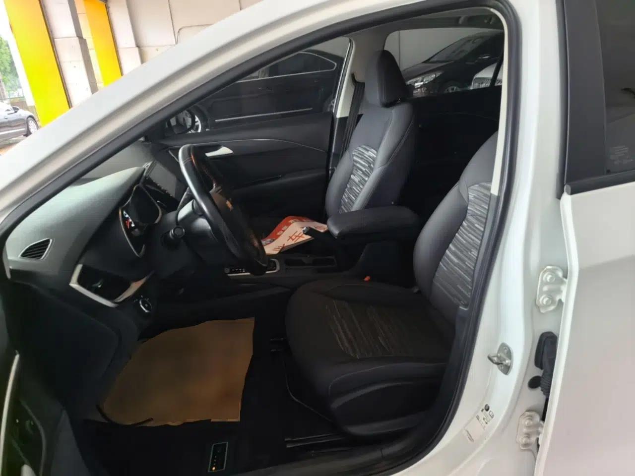Chevrolet Cavalier 2019 320 Automatic Enjoyment with Sunroof — миниатюра 18